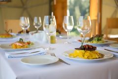 Refeição na cúpula geodésica